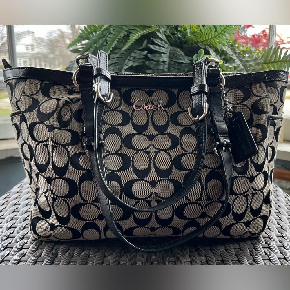 COACH —Signature Coach Tote Bag